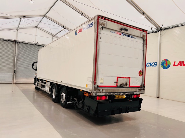 Iveco Stralis 310 AT 6×2 Fridge Box