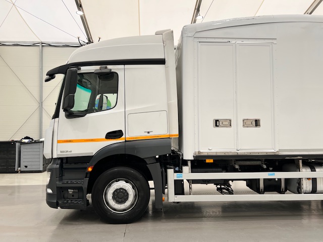Mercedes Actros 1824 4×2 Sleeper Cab Fridge Box