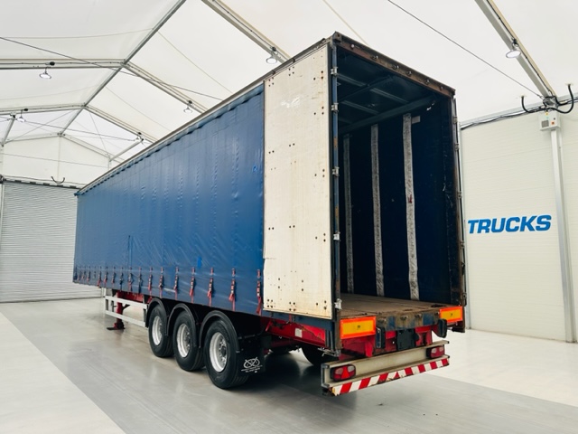 Montracon Tri Axle Curtainsider Trailer