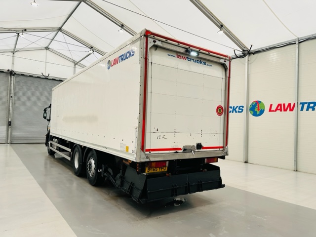 Iveco Stralis 310 AT 6×2 Box Van