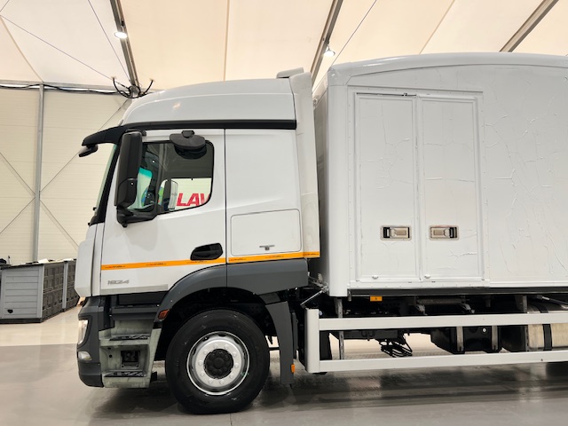 Mercedes Actros 1824 4×2 Sleeper Cab Fridge Box
