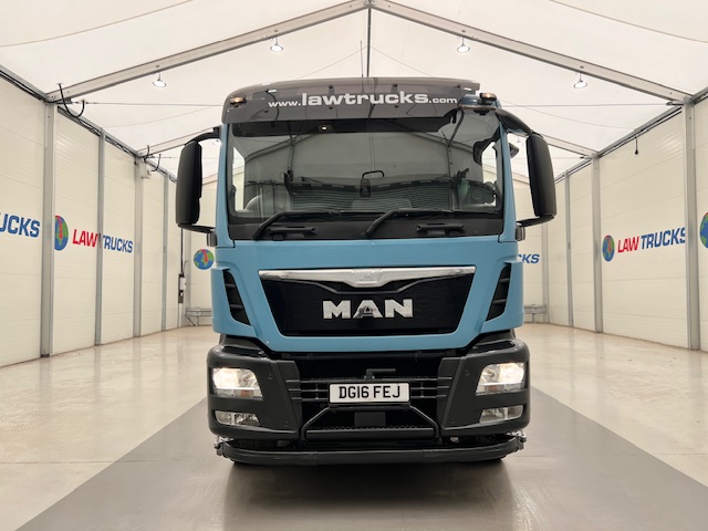 MAN TGS 26.320 6×2 Sleeper Cab Insulated Box Van