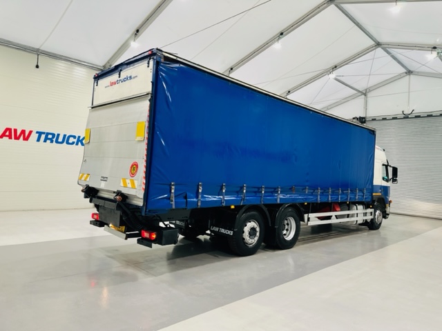 Volvo FM 300 6×2 Sleeper Cab Curtainsider
