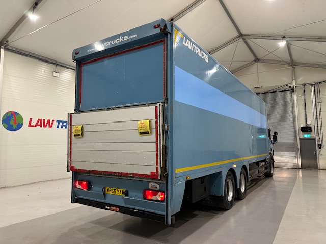 Scania P320 6×2 10 Tyre Rear Lift Insulated Box Van