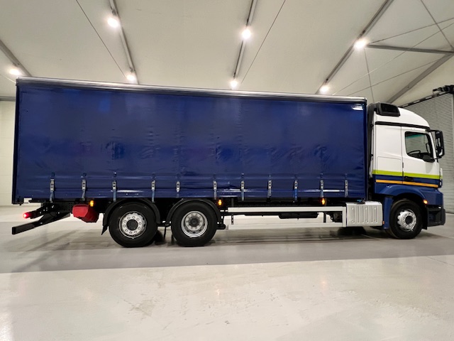 Mercedes Actros 2530 6×2 Sleeper Cab Curtainsider