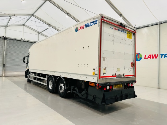 Iveco Stralis 310 AT 6×2 Box Van