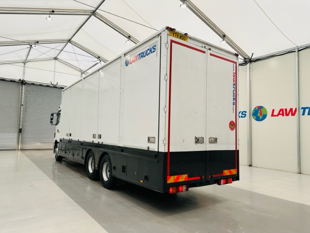 Mercedes 2543 6×2 10 Tyre Rear Lift Sleeper Cab Box Van
