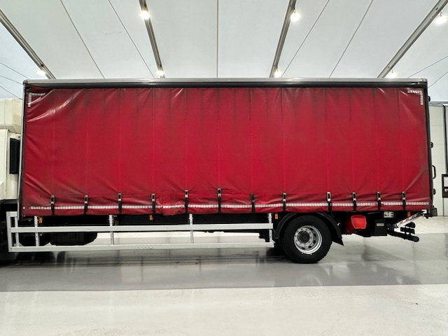 DAF CF 260 Sleeper Cab Curtainsider