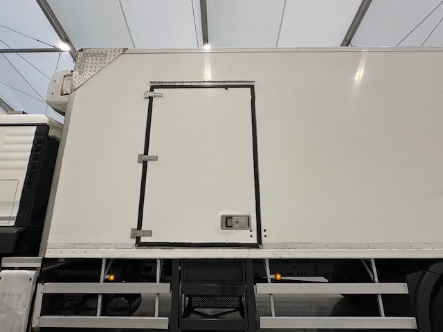 MAN TGS 26.320 6×2 Sleeper Cab Fridge Box