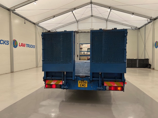 Scania 114 340 6×2 Sleeper Cab Beavertail