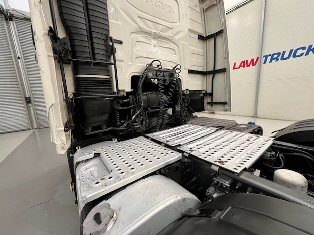 Volvo FH 460 6×2 Midlift Tractor Unit