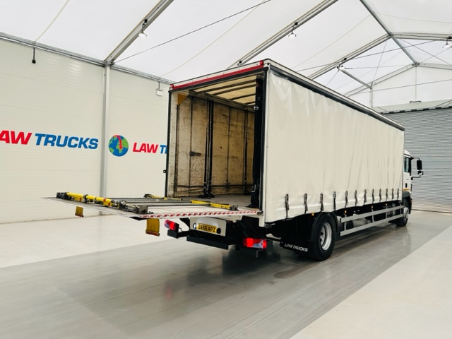 MAN TGM 18.250 Sleeper Cab Curtainsider