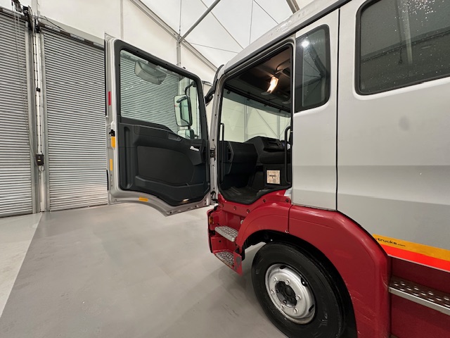 MAN TGL 12.220 Crew Cab Tilt and Slide