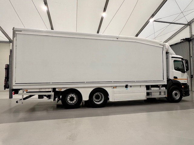 Mercedes Antos 2540 6×2 Rear Lift Day Cab Fridge Box