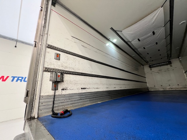 Scania P250 4×2 Sleeper Cab Fridge Box