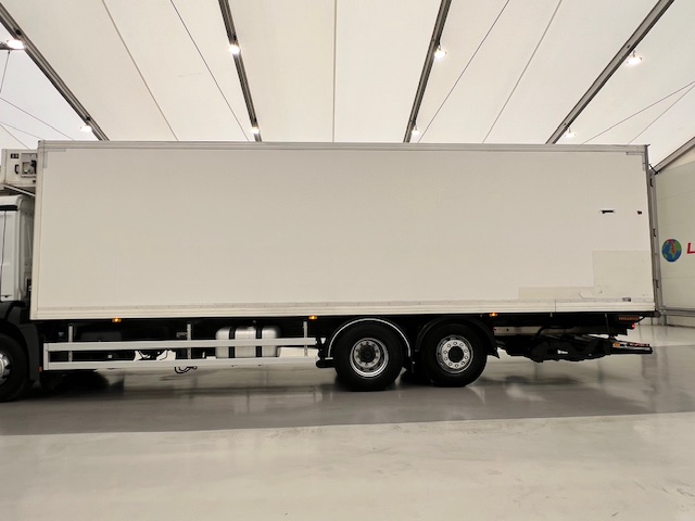 Mercedes Actros 2532 6×2 Rear Lift Day Cab Fridge Box