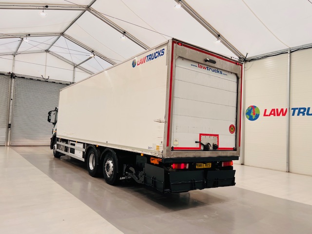 Iveco Stralis 310 AT 6×2 Box Van