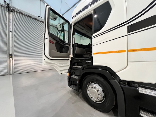 Scania R450 6×2 Midlift Tractor Unit