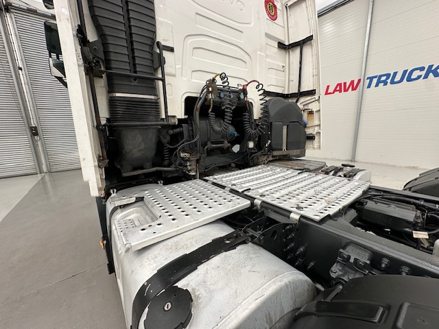 Volvo FH 500 6×2 Midlift Tractor Unit
