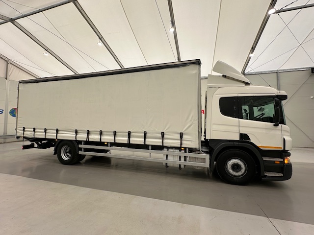 Scania P230 4×2 Sleeper Cab Curtainsider Manual