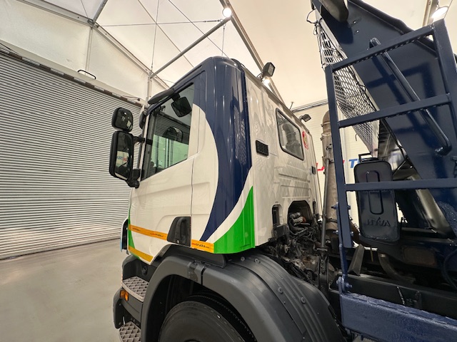 Scania P250 4×2 Day Cab Skip Loader
