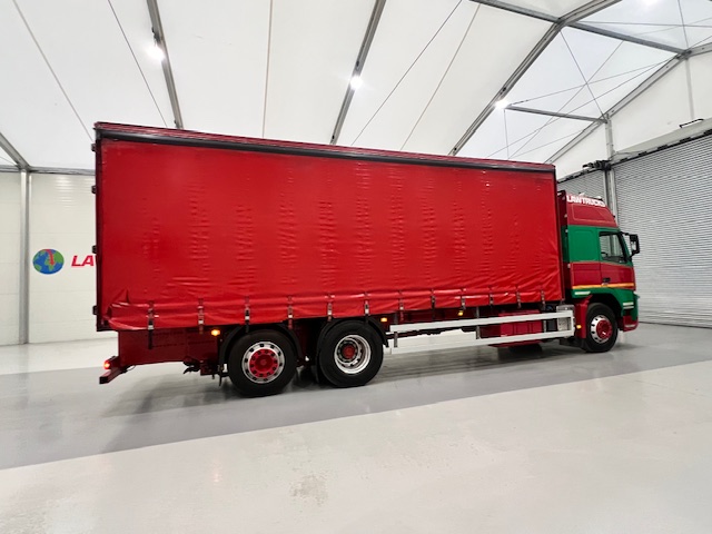 Volvo FM 450 6×2 Sleeper Cab Curtainsider