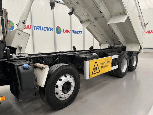 Volvo FM 410 8×4 Sleeper Cab Tar Spec Tipper