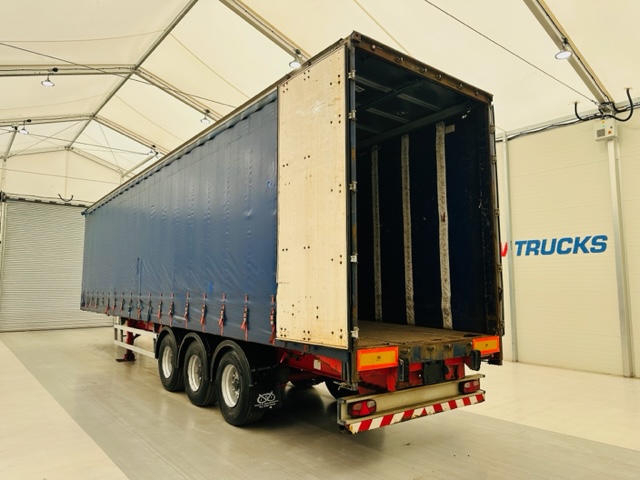 Montracon Tri Axle Curtainsider Trailer