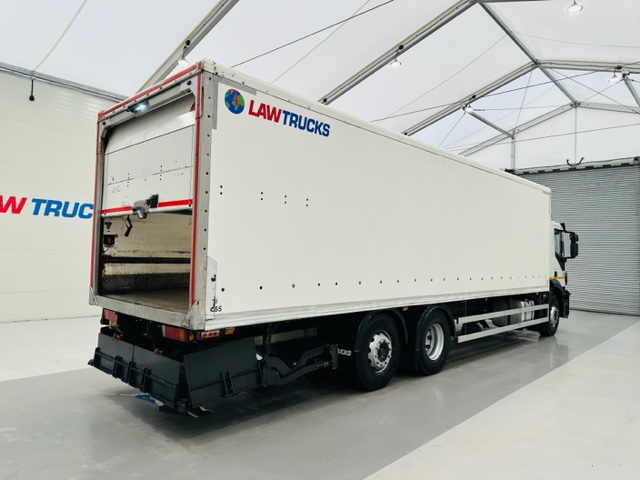 Iveco Stralis 310 AT 6×2 Box Van