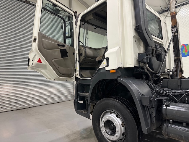 DAF CF85 360 8×4 Day Cab Steel Tipper