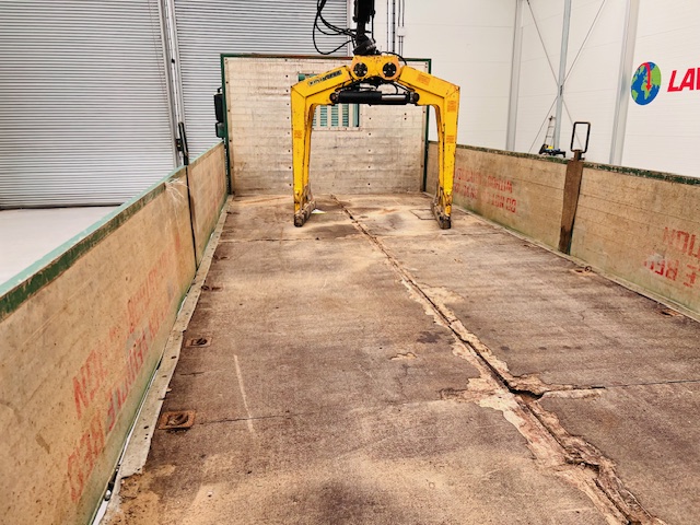 DAF CF75 310 Rear Lift Day Cab Dropside Brick Grab