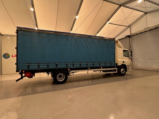 DAF CF65 220 Sleeper Cab Curtainsider Manual