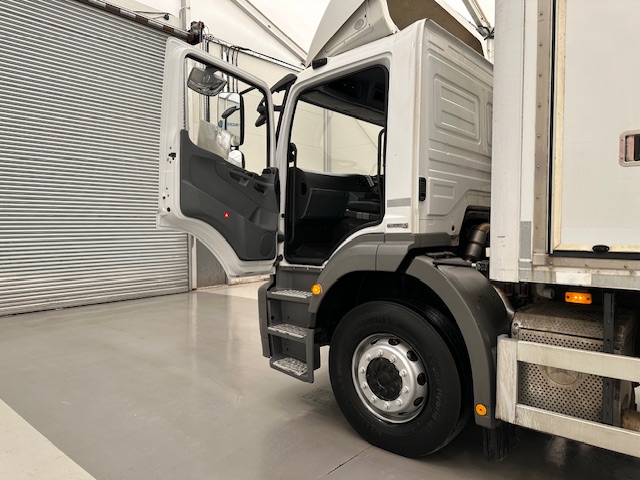 Mercedes Axor 1824 Day Cab Box Van
