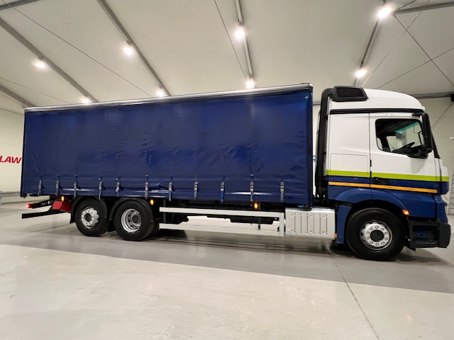 Mercedes Actros 2530 6×2 Sleeper Cab Curtainsider