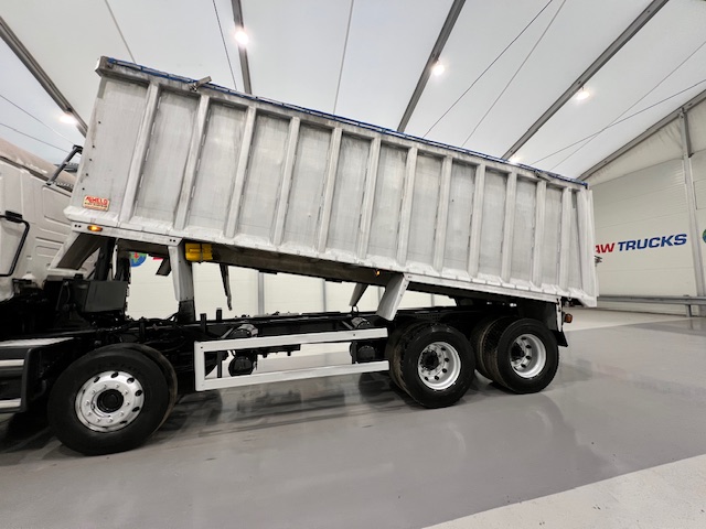 Scania R410 8×4 Sleeper Cab Bulk Tipper