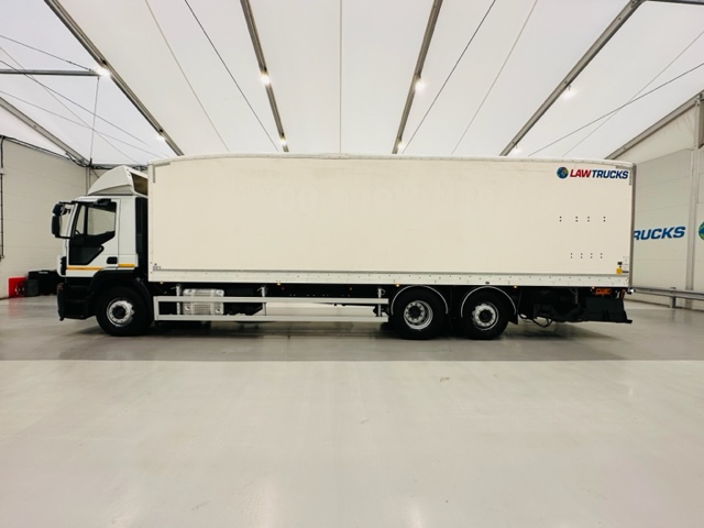 Iveco Stralis 310 AT 6×2 Box Van