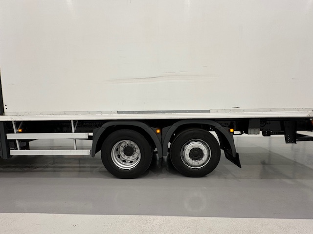 MAN TGS 26.320 6×2 Sleeper Cab Fridge Box