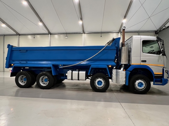 Volvo FMX 410 8×4 Day Cab Steel Tipper