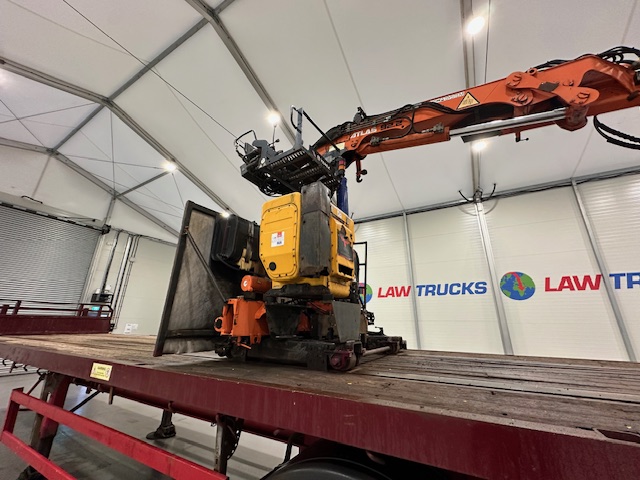 Montracon Tri Axle Flatbed Brick Grab Trailer