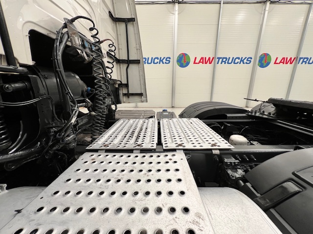 Volvo FH 460 6×2 Midlift Tractor Unit