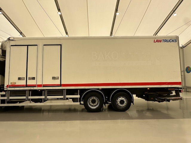 DAF CF 370 6×2 Sleeper Cab Fridge Box