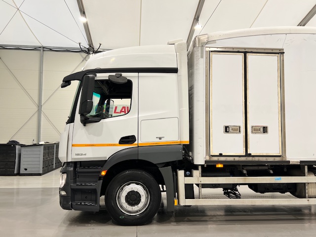 Mercedes Actros 1824 4×2 Sleeper Cab Fridge Box