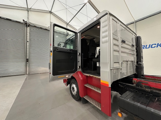 MAN TGL 12.220 Crew Cab Tilt and Slide