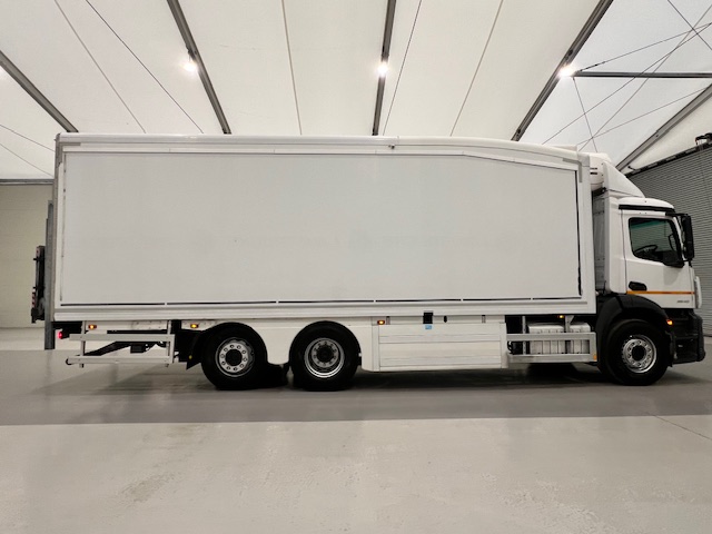 Mercedes Antos 2540 6×2 Rear Lift Day Cab Fridge Box