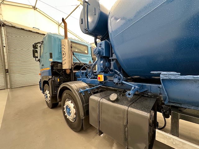 Hino 700 4123 8×4 Cement Mixer