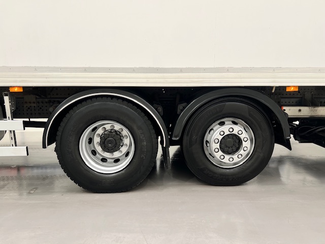 Mercedes Actros 2532 6×2 Rear Lift Day Cab Fridge Box