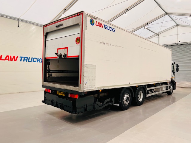 Iveco Stralis 310 AT 6×2 Box Van