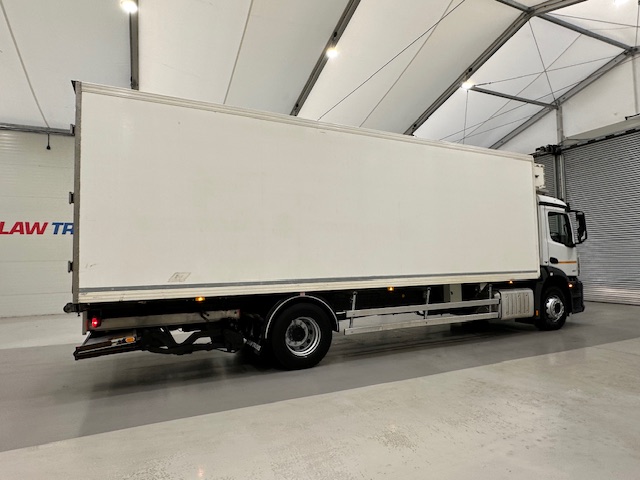 Mercedes Antos 1827 Day Cab Fridge Box