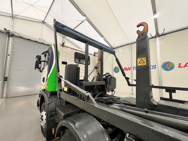 Scania G410 8×4 Rest Cab Hookloader Drawbar