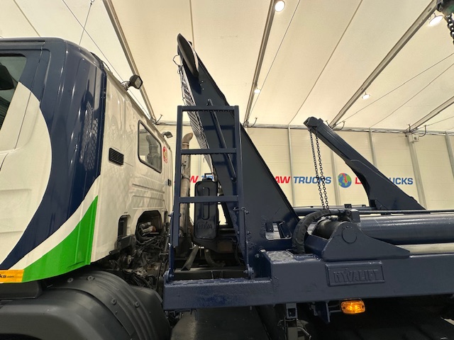 Scania P250 4×2 Day Cab Skip Loader